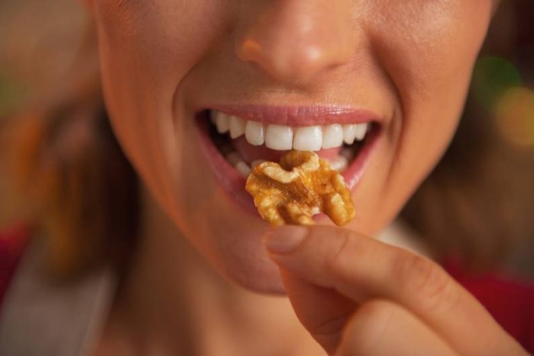 Non solo tanti Omega-3: ecco cosa accade all'organismo quando si mangiano noci ogni giorno