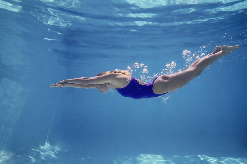 Entra nell'acqua fresca: sei allenamenti in acqua bruciano molte calorie