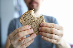 Non mangiare pane per 14 giorni: cosa succede al tuo corpo?