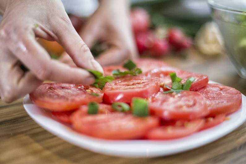 Invecchiare più lentamente? Questo è ciò che accade al tuo corpo quando mangi pomodori ogni giorno